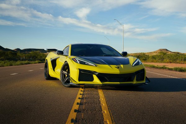 Welche Materialien sind in der Damenmode besonders angesagt?